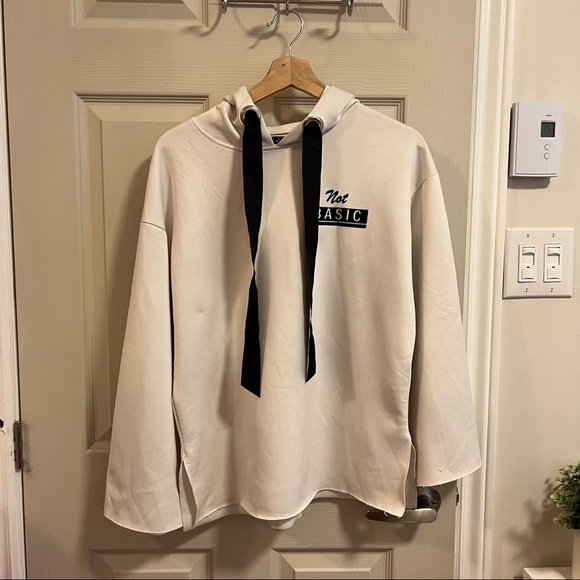 Bershka Oversized White Sweatshirt - Picture 4 of 6